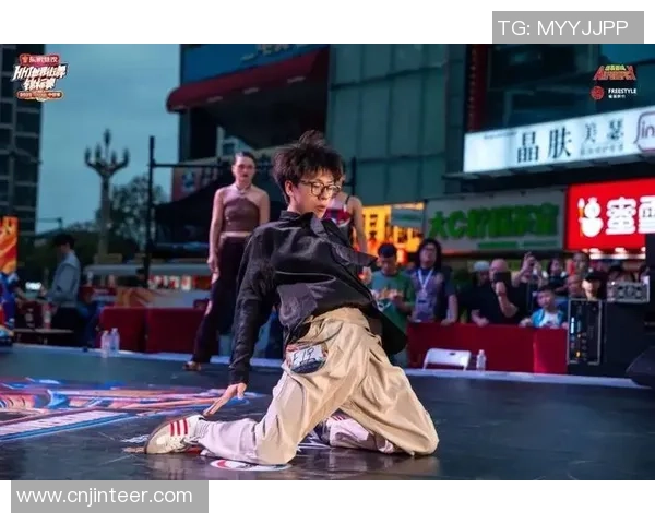 深圳街舞队在世界滑板锦标赛中的拼搏历程与荣耀时刻回顾